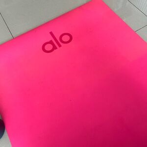 Alo yoga warrior mat